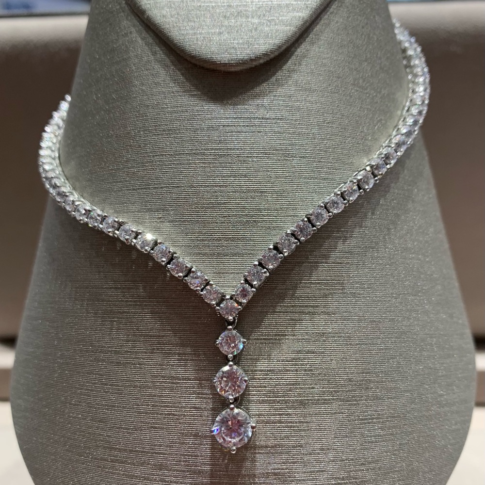 Zircon pendent